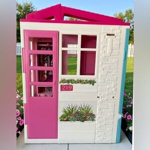 Barbie Pink White & Blue Portable Doll Playhouse with Floral Details